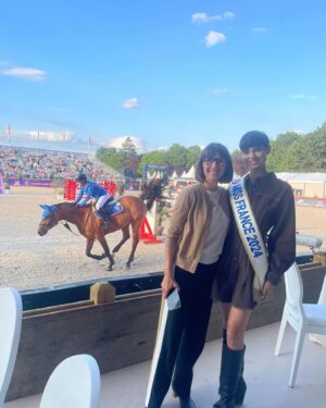 Alexia Laroche-Joubert Instagram - Avec @evegillesoff @missfranceoff lors des @longinespariseiffeljumping