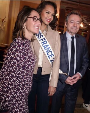 Alexia Laroche-Joubert Instagram - Merci à ce grand pro @mdenisot avec qui j’ai appris beaucoup à Canal Plus. J’étais contente qu’Indira élue à Châteauroux puisse le rencontrer, Michel n’avait malheureusement pas pu venir pour son élection dans sa ville natale