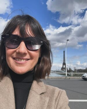 Alexia Laroche-Joubert Instagram - Merci à @afflelou pour cette jolie lunette qu’ils m’ont offertes. Le modèle s’appelle Caractère je pense qu’ils m’ont bien choisie pour les porter 😂