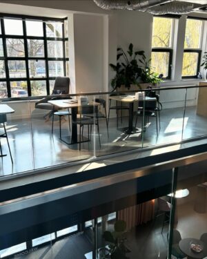 Alexia Laroche-Joubert Instagram - Visite des locaux @netflix à Amsterdam qui est le siège de EMEA un exemple pour donner envie aux salariés de venir au travail par plein d’espaces partagés