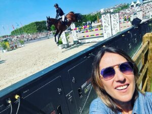 Alexia Laroche-Joubert Instagram - Je l’ai connue toute petite @eden.leprevost.blindé breton regardant sa mère sur le circuit #CSO Elle est sans faute, la plus rapide @longinesglobalchampionstour