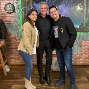 Alexis Ayala Instagram - Episodio 18 con el mismísimo @alexisayala , amigo muy especial de hace años, gran ser humano, fuerte, constante y consciente, siempre con un consejo que te ayuda a ver la vida de otra manera 🫶

Agradezco infinitamente la oportunidad de poder platicar, comer y convivir en este espacio y también agradezco la oportunidad que me da cada uno de ustedes para entrar cada martes a sus hogares.

Si quieres conocer mas sobre mi queridísimo Alexis Ayala te invito a ver el EP18 de #EsteEsMiDesmoder en YouTube 😎💥

Puedes encontrar el link en mi perfil 👆🏼

#RodrigoVidal #podshow #estreno