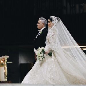 Alexis Ayala Instagram - 3 / Noviembre /  2023
Y entonces llega EL DÍA MÁS BONITO que puedas vivir 👰🏻‍♀️🤵🏼
Nos elegimos llenos de amor, de esperanza, llenos de fé y con la bendición de Dios y la Virgen!!! 
Esto es sólo el comienzo @alexisayala 🙏🏻🤍

#MR&BEAUTY