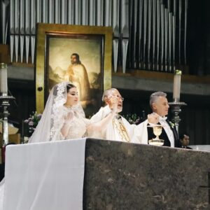 Alexis Ayala Instagram - 3 / Noviembre /  2023
Y entonces llega EL DÍA MÁS BONITO que puedas vivir 👰🏻‍♀️🤵🏼
Nos elegimos llenos de amor, de esperanza, llenos de fé y con la bendición de Dios y la Virgen!!! 
Esto es sólo el comienzo @alexisayala 🙏🏻🤍

#MR&BEAUTY