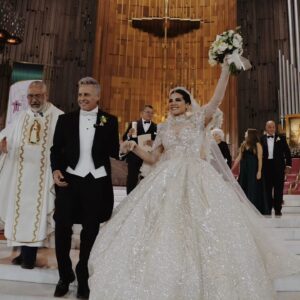 Alexis Ayala Instagram - 3 / Noviembre /  2023
Y entonces llega EL DÍA MÁS BONITO que puedas vivir 👰🏻‍♀️🤵🏼
Nos elegimos llenos de amor, de esperanza, llenos de fé y con la bendición de Dios y la Virgen!!! 
Esto es sólo el comienzo @alexisayala 🙏🏻🤍

#MR&BEAUTY