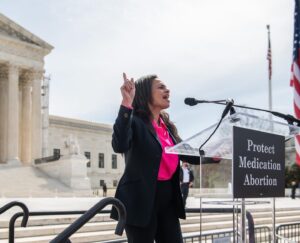 Alexis McGill Johnson Instagram - POV: Telling SCOTUS #BansOff access to safe and effective medication abortion.

✍️ Sign on at http://ppact.io/mife to keep it going.