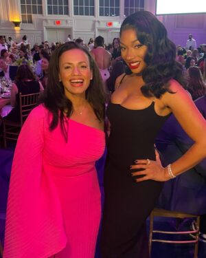 Alexis McGill Johnson Instagram - Fighting for reproductive freedom is real hot girl sh*t! 😜🔥

Not over this moment! @theestallion, thank you for always using your voice and your platform to encourage others to show up as their full and authentic selves. Keep going!