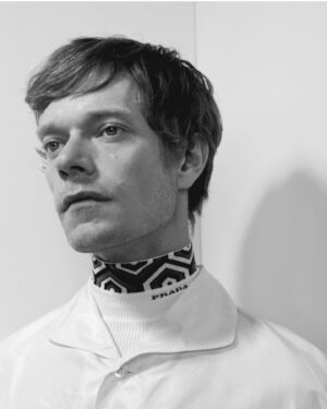 Alfie Allen Instagram - For @behindtheblinds 

Photographed by @zebdaemen ❤️💪❤️💪

Styling by @millermode
Grooming by @nadiaaltinbas
Set @joshstovell
Photo assistant @jacksnell

@badmickey ❤️❤️❤️