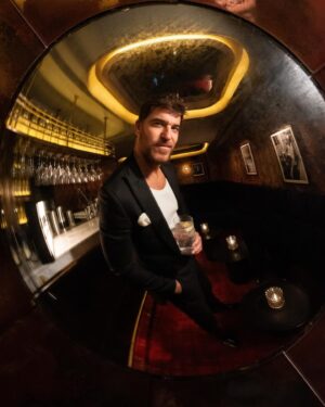 Alfonso Bassave Instagram - Gracias a mi colaboración con @seagrams_es he podido disfrutar de cenas como esta 🍸
#Seagrams
Disfruta de un consumo responsable. 40º. No compartir con menores de 18 años.