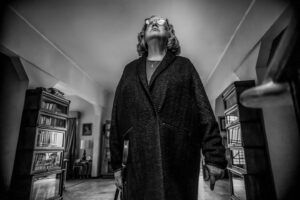Alfonso Cuarón Instagram - El que se quedó, se quedó. 
The one who stays behind, stays behind. 
Photo by @carlossomonte 
@romacuaron 
#ROMACuarón