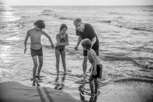 Alfonso Cuarón Instagram - Descubriendo ROMA
Discovering ROMA 
Photo by @carlossomonte 
@romacuaron 
#ROMACuarón