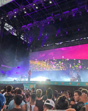 Alfonso Cuarón Instagram - ¡¡¡Felicidades, Bu!!!!

No puedo creer que este haya sido tu primer concierto, saliste al escenario como una veterana con ganas de divertirse.
¡Enorme!

@bucuaron abriendole a @metroboomin en @laprimaestatefestival