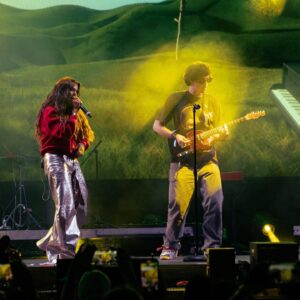 Alfonso Cuarón Instagram - Felicidades Bu y Olmo!!!!!!!!!!!!!!!!
Primer concierto de Bu en México, Olmo a la guitarra. 
En el @tecate_emblema @bucuaron @olmocuaron