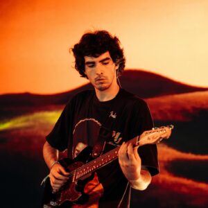 Alfonso Cuarón Instagram - Felicidades Bu y Olmo!!!!!!!!!!!!!!!!
Primer concierto de Bu en México, Olmo a la guitarra. 
En el @tecate_emblema @bucuaron @olmocuaron