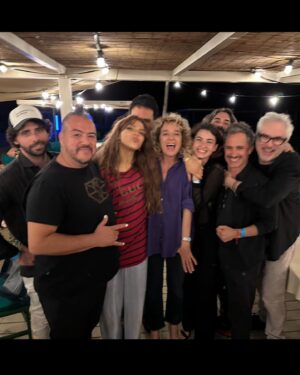 Alfonso Cuarón Instagram - ¡¡¡Felicidades, Bu!!!!

No puedo creer que este haya sido tu primer concierto, saliste al escenario como una veterana con ganas de divertirse.
¡Enorme!

@bucuaron abriendole a @metroboomin en @laprimaestatefestival