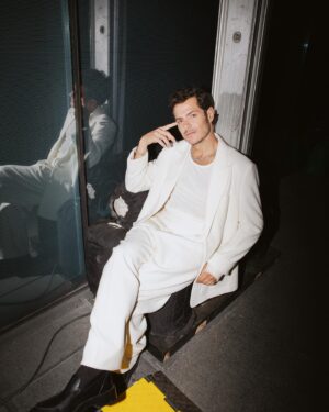 Alfonso Dosal Instagram - @dior 

Styling @fernan.mx 
Grooming @davosthebane 
Foto @ferpineapple.jpg 
PR @belong.mx 

Styling team @dancorreaal @mariano_caballero @marareyesd @srhmendoza 

AUUUUSH 💚