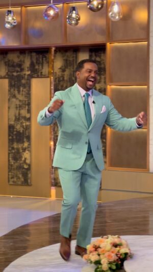 Alfonso Ribeiro Instagram - From zoom to in the room! The Tam Fam gives a warm welcome to one of our faves, @therealalfonsoribeiro. 💚