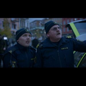 Alfred Svensson Instagram - Nu är det är snart dags! Den 29:e december släpps ”Folk med ångest” på @netflixnordic
En serie baserad på en roman av Fredrik Backman och regisserad av @flxherngren, där jag fick äran att spela polis tillsammans med min favoritpolispappa @dan_ekborg
Hoppas ni blir lika taggade som jag! 🚔🔥🙌

@peranderssonthereal 
@anna.granath 
@carla_sehn_ 
@petrinasolange 
@malagercrantz 
@leifallanandree 
@instahate 
@sofialedarp 
@shimaniavarani_ 
@rafaeledholm 
@flxstockholm