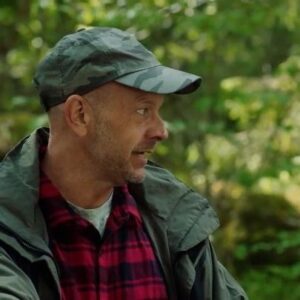 Alfred Svensson Instagram - Tycker ändå att Billys teori om vad som hänt med den slaktade älgen vid vägkanten är rimlig.
Jävla Tony… @fredrik.hallgren 
Missa inte kvällens avsnitt! 21.00 på SVT1 eller nu direkt på SVT Play 🔥