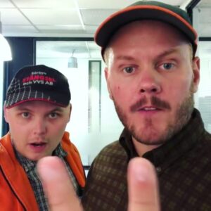 Alfred Svensson Instagram - TÄNK om ni skulle vilja ladda ner appen SVT Duo och rösta på Leif och Billy i kategorin ÅRETS PROGRAM på Kristallen! Då skulle jag och @claerence bli så oerhört glada och tacksamma! Vi kan även avslöja att det blir en tredje säsong av Leif och Billy som kommer gå upp på SVT runt jul, så håll utkik! 😊