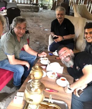 Ali Ansarian Instagram - .
سلام .. ممنونم و سپاسگزارم بخاطر همه خوبی‌هاتون و حمایتتون از فیلم سینمایی کلوپ همسران .. عجیب خوبید شمااااا🙏🙏🙏❤️❤️❤️ ممنونم از تمام دوستان عکاس🙏❤️ لطفا ورق بزنید 🙏