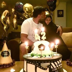 Ali Ansarian Instagram - .
سلام بر ۴۲ سالگی... جات خالی بود بابای نازنینم ،،سایه ات به روی سر من همیشه مادر🙏🙏🙏🙏🙏🙏 مادرم میگه چند سالت شده ننه ،،میگم ۴۲ سال ننه جون،،میگه پیر شدیاااا مادر ..،میگم تازه یادت افتاده🙏🙏😂😂❤️❤️ ممنونم ازتون برای یکسال با هم بودن ❤️ دوستتون دارم و تو قلب من جا دارید.. یا حق

ورق بزنید❤️ افتخار کنید به پدر و مادرتون با هر شکل و لباسی ،،اونا خدای روی زمین هستند و یه دعاشون بسه برای یه قرن ،این شبهارو میشه با خیلی ها تقسیم کرد و خیلی جاها باشی ولی هیچ جایی  خونه و ننه علی نمیشه به خود خدا قسم..تو خوشحالی من برام یه دنیا و آخرته ننه ،به موی سپیدت قسم🙏🙏🙏❤️❤️❤️❤️