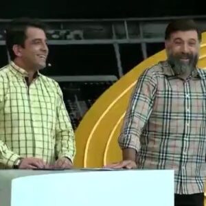 Ali Ansarian Instagram - سلام.. یادش بخیر ..گفتم اینم ببینید بد نیست ،،با تشکر از عمو شهرام که خیلی دوسش دارمممم و یه عالمه خاطره ... بهترین رفیق و همکار مجید یاسر.. شاد بودن حقمونهههههه❤️❤️❤️🙏🙏🙏 یا حق ۳۳،۲۴

خوش بگذره امشب بهتون فقط اسراف نکنید🧨🧨🧨😂😂😂👻👻👻 سخن بزرگاااان🧨🧨👻👻💣💣گفتم ما نمیایمممم دیدید نیومدیم با هممممم🙏🙏🙏🙏🙏🔫🔫🔫میگم دروغ نگووووو👻👻👻👻