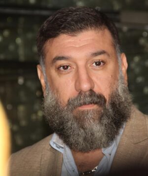 Ali Ansarian Instagram - .
سلام .. ممنونم و سپاسگزارم بخاطر همه خوبی‌هاتون و حمایتتون از فیلم سینمایی کلوپ همسران .. عجیب خوبید شمااااا🙏🙏🙏❤️❤️❤️ ممنونم از تمام دوستان عکاس🙏❤️ لطفا ورق بزنید 🙏