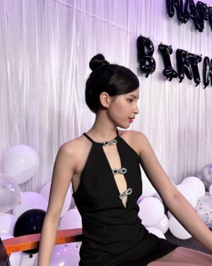 Ali Batu Instagram - ：
謝謝大家讓整個六月都是birthday 💐🤍🪄
