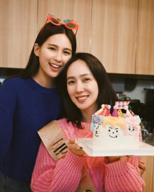 Ali Batu Instagram - 🎂
祝姐和她的家人永遠都要幸福 快樂 平安健康

我們有妳真的很快樂 謝謝姐總帶我們吃喝玩樂
生日快樂大方美麗的薰姐 我們永遠愛妳 @estherxun