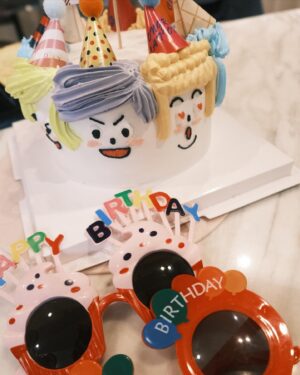 Ali Batu Instagram - 🎂
祝姐和她的家人永遠都要幸福 快樂 平安健康

我們有妳真的很快樂 謝謝姐總帶我們吃喝玩樂
生日快樂大方美麗的薰姐 我們永遠愛妳 @estherxun