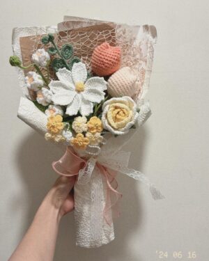 Ali Batu Instagram - ：
謝謝大家讓整個六月都是birthday 💐🤍🪄