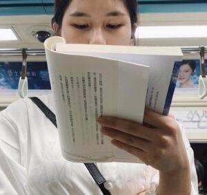Ali Batu Instagram - 沒事 找事做

置物櫃機器防小人
有天 謝謝健行科大原住民專班邀請 我 校園分享 

我？確定嗎  對 

還有開南大學原資中心 謝謝邀請✨
久久沒進校園有種特別的感覺 好好玩 

看什麼書這麼入迷 《你的名字》
沒看過電影版 那就看書吧
靈魂交換 覺得有趣 哪天也想這樣哈哈哈哈

9點多了想睡了 晚安
#分享莉常