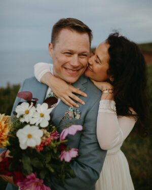 Ali Ewoldt Instagram - It’s my handsome Husband’s Birthday!! 
I love you so very much, @mathostetler and feel so very lucky ❤️

📸: @jenna.rachelle