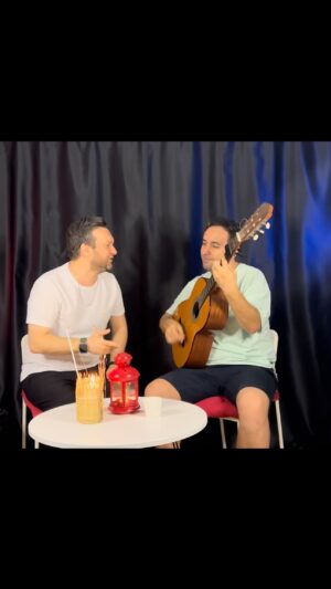 Ali Hosseinzadeh Instagram - Ali Hosseinzadeh Müzisyen dostum ile akustik performansımız.

با ارهان عزیزم هنرمند ، خواننده خوش صدا یه کار دلی خوندیم . تقدیم به شما عزیزان❤️❤️💎

Bebeğim şarkısı
Söz Müzik: @ercansaatci

#akustik #müzik#video #erhanguler #alihosseinzadeh
#canlı #canlıperformans