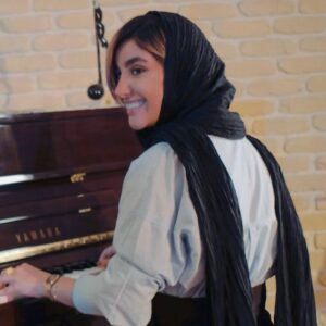 Ali Hosseinzadeh Instagram - آهنگ جدید با صدای امیر طبری عزیزم با نام گناه شیرین با ترانه و موسیقی من  منتشر شد . 

@amirtabariofficial 
@musicema 
#music #alihosseinzadeh
#amirtabari
#علی_حسین_زاده 
#موسیقی
#امیر #طبری
#موسیقی_فارسی