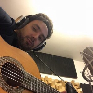 Ali Hosseinzadeh Instagram - خواب‌ دیدم که #خدا دست به شانه ام گذاشت و گفت از اینجا به بعد همه چیز فرق خواهد کرد.... .
.
.
.
.
.
.
.
.

#گیتار #موسیقی #کمیاب #آهنگساز #پاپ #آهنگ_روز
#قبل_خواب #ای_وای_از_دلم #موزیسین #خواب
#علی_حسین_زاده #ترانه_سرا #تنظیم #تنظیم_کننده
#حس #شعر #سایه #دوربین #فیلمبردار #فیلم #فیلم_برداری #ویدیو #عکس #تیزر #فیلم_برای_شما
#موزیک_ویدیو #موسیقی_ما #خواننده  #خواننده_پاپ