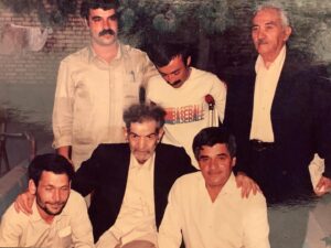 Ali Hosseinzadeh Instagram - از جایی که دنیا تو را گم کرد پیدایت خواهم کرد .
.
.
.
.#علی_حسین_زاده 

عکس یادگاری دایی من ، هنرمند ، شاعر آذربایجانی در یکی از شب های به یادماندنی شاعرانه در کنار استاد شهریار عزیز .
#استاد_شهریار #شهریار #شهریار_تبریزی #تبریز #آذربایجان 
#azerbaycan #shahriyar #tabriz  #alihosseinzadeh