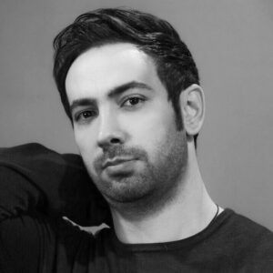 Ali Hosseinzadeh Instagram - همیشه احساس خوشبختی می کرد 
قبل از آنکه 
چشمش به دنیا واقعی بیفتد.

#علی_حسین_زاده

#همیشه #دنیا #بارون #شعر #بازی #چشم #زندگی #قبل #خوشبختی #خواننده #آهنگساز #ایران 
#Tehran #iran #Sher #singer #lyrics #Donya #world #Alihosseinzadeh #moosighi #music