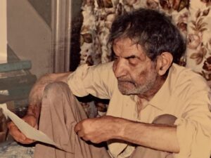 Ali Hosseinzadeh Instagram - از جایی که دنیا تو را گم کرد پیدایت خواهم کرد .
.
.
.
.#علی_حسین_زاده 

عکس یادگاری دایی من ، هنرمند ، شاعر آذربایجانی در یکی از شب های به یادماندنی شاعرانه در کنار استاد شهریار عزیز .
#استاد_شهریار #شهریار #شهریار_تبریزی #تبریز #آذربایجان 
#azerbaycan #shahriyar #tabriz  #alihosseinzadeh