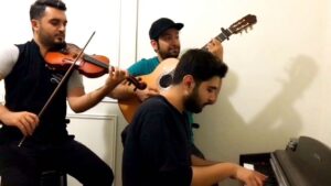 Ali Hosseinzadeh Instagram - یادی کنیم کار زیبای حسن شماعی زاده عزیز با هنرمایی
جمال عزیزم و مسعود جان هنرمند 
غروب جمعه ی شادی داشته باشین 👈♥️
@jamal_chalabyani 🎻
@masoudghazimokri 🎹

#Music #Melody #Iran #Tehran  #violin #violinist #Guitar #guitarist #Bestmusic
#Alihosseinzadeh #Happymusic #Musicstudio
#bubble #Compose #Composer #comingsoon
#علی_حسین_زاده #موزیک #ملودی #ایران #ویلون 
#ویلونیست #آهنگساز #گیتار #موسیقی #موسیقی_روز
#جمعه