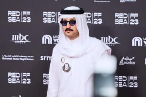 Ali Kalthami Instagram - اليوم عرض فيلم#ناقة لاخوي مشعل . فخور فيك يا مشعل جدا ❤️
@nagathemovie 
الثوب من تصميم الفنان عمر عاشور و البروش من المصممة ديما حفظي