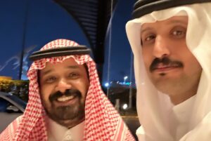 Ali Kalthami Instagram - اليوم عرض فيلم#ناقة لاخوي مشعل . فخور فيك يا مشعل جدا ❤️
@nagathemovie 
الثوب من تصميم الفنان عمر عاشور و البروش من المصممة ديما حفظي