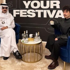 Ali Kalthami Instagram - اليوم عرض فيلم#ناقة لاخوي مشعل . فخور فيك يا مشعل جدا ❤️
@nagathemovie 
الثوب من تصميم الفنان عمر عاشور و البروش من المصممة ديما حفظي