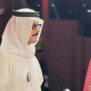 Ali Kalthami Instagram - اليوم عرض فيلم#ناقة لاخوي مشعل . فخور فيك يا مشعل جدا ❤️
@nagathemovie 
الثوب من تصميم الفنان عمر عاشور و البروش من المصممة ديما حفظي