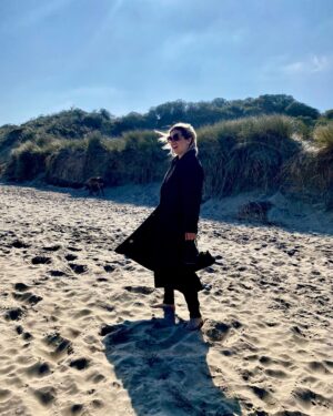 Ali Liebert Instagram - 🇮🇪 Oh Ireland - I'm in love. I can't post any photos of the movie or the fabulous ppl I worked with but I can say I miss them and their giant hearts already.  What an incredible adventure making a film in Ireland and exploring the west with my hunny was a fab way to end the trip 🍀