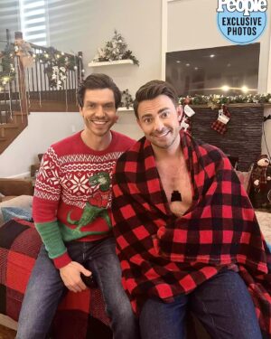 Ali Liebert Instagram - "On Christmas, we wear pink" 💅🏻 Thank you @people and @jonathandbennett! #TheHolidaySitter @hallmarkchannel