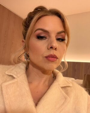 Ali Liebert Instagram - Still not over the fab night at @hallmarkchannel's #CountdownToChristmas kick off celebration.
Thank you so much for having me! 
This year I have three movies coming out! I directed 2 and acted in 1!! 

First up is #ChristmasInNottingHill THIS SATURDAY!! ⚽️ 

Then #TimeForHerToComeHomeForChristmas on Nov 30th 🎸 

And then... #FriendsandFamilyChristmas on Dec 17 🌈 

Get that popcorn ready fam 🍿 

Glam ✨
Makeup @markquirimit 
Hairs @dickycollins 
Dress: @ganni