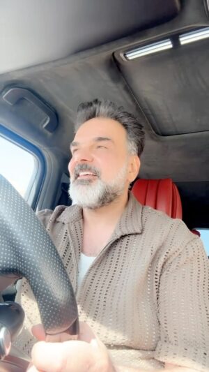 Ali Saber Instagram - انت صدگي الباقي جذبه 
انت روتيني الاحبه 
الف مره مستعد حبك اجربه 
دعوة أمي . كلمات الشاعر محمد النعيمي