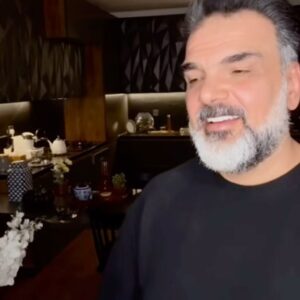 Ali Saber Instagram - لعيونكم نقدم الأجمل .. احلى متابعين واحلى جمهور .. شكراً الكم . شكراً للأصدقاء الرائعين اللي تشرفت بالتعامل معاهم . الموزعين والشعراء ومهندس الصوت شكراً للرائعين عمر جواد وعمر المهاجر .. موعدنا يوم الأربعاء القادم مع العمل الثاني من البوم ( يراقبني).. الأغنيه بعنوان غلطان غلطان كونوا على الموعد …